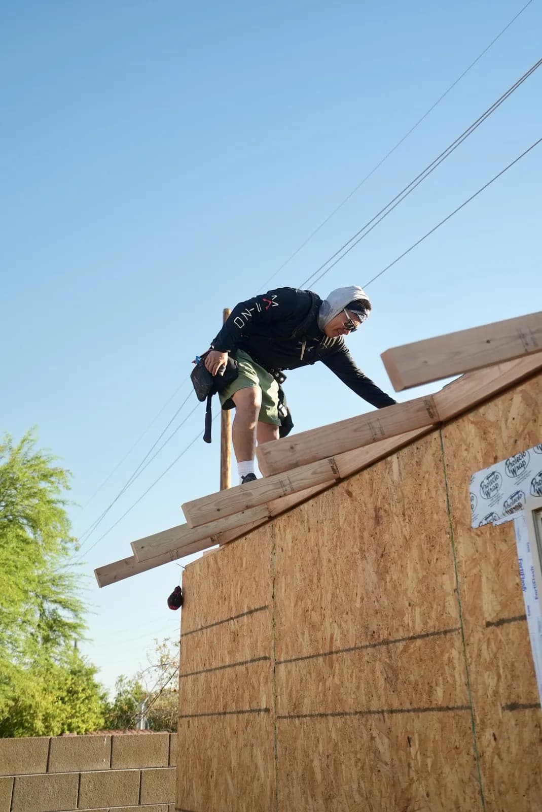 Masizo crew member laying roof decking on a new build